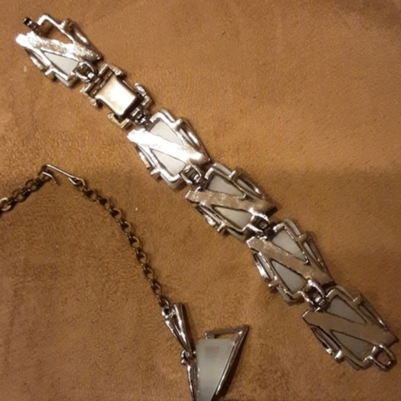 White Mother of Pearl Vintage Moonglow‎ Thermoset Necklace - Picture 5 of 8